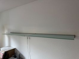 Wandregal aus Glas in gutem Zustand