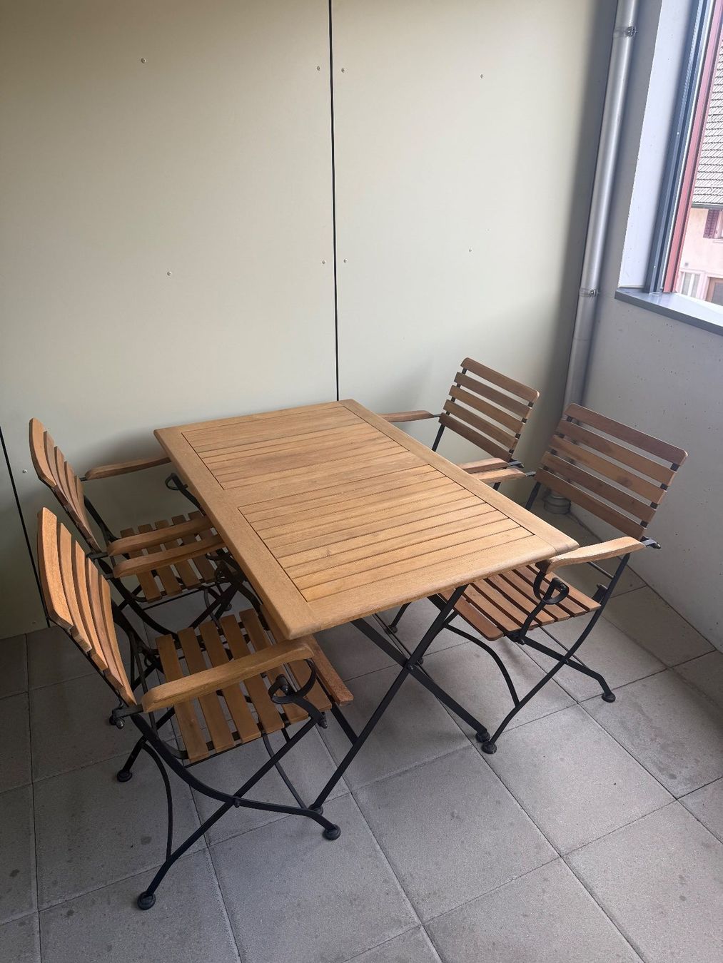 Set di tavolo e panche: Biergartentisch mit 4 Stühlen – Usato da Unterlunkhofen venduto da baef92