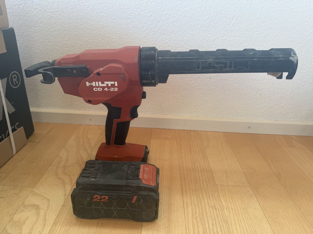 Hilti Tutti gli attrezzi: Leistungsstarkes Akku-Auspressgerät – Usato da Bäretswil venduto da pat_v9b5