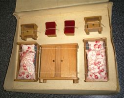 Puppenstuben-Möbel-Set 13-tlg. Schweizer Fabrikat in OVP