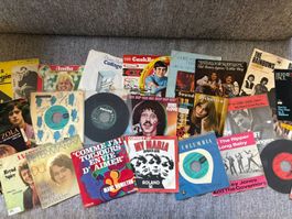 Konvolut Schallplatten über 100 Singles (S2)