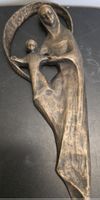 Modernes Madonna-Bronze-Relief mit Kind – Höhe 37 cm