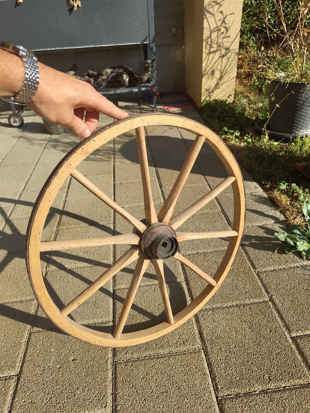 Toutes les décorations: Altes Holzrad Speichenrad mit Metallnabe  – D'occasion à Schaffhausen par jasi00jk 1