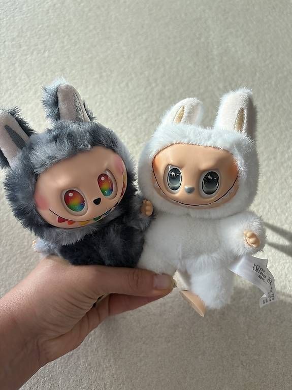 Bambole: Labubu Angel YingYang – Nuovo e nell'imballaggio originale da Thayngen venduto da xelera