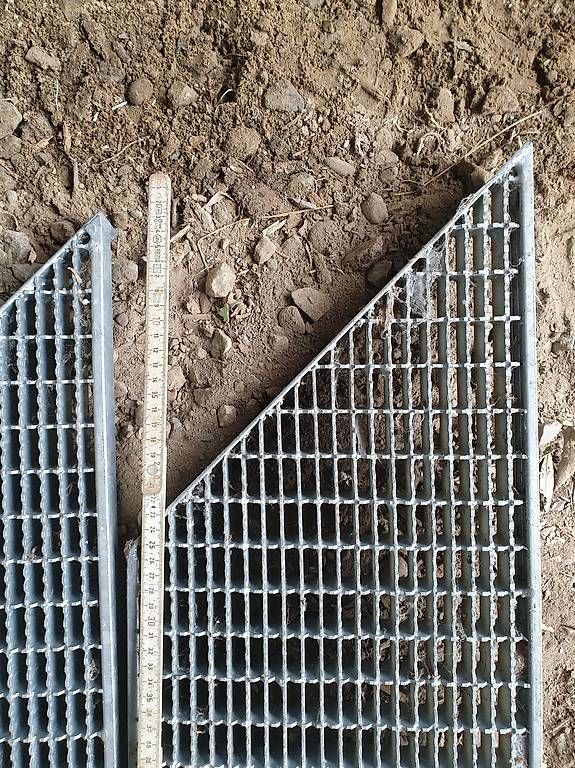 Treppen: Treppenstufen Gitter 4 stk – Gebraucht aus Muhen von Gsell4 3