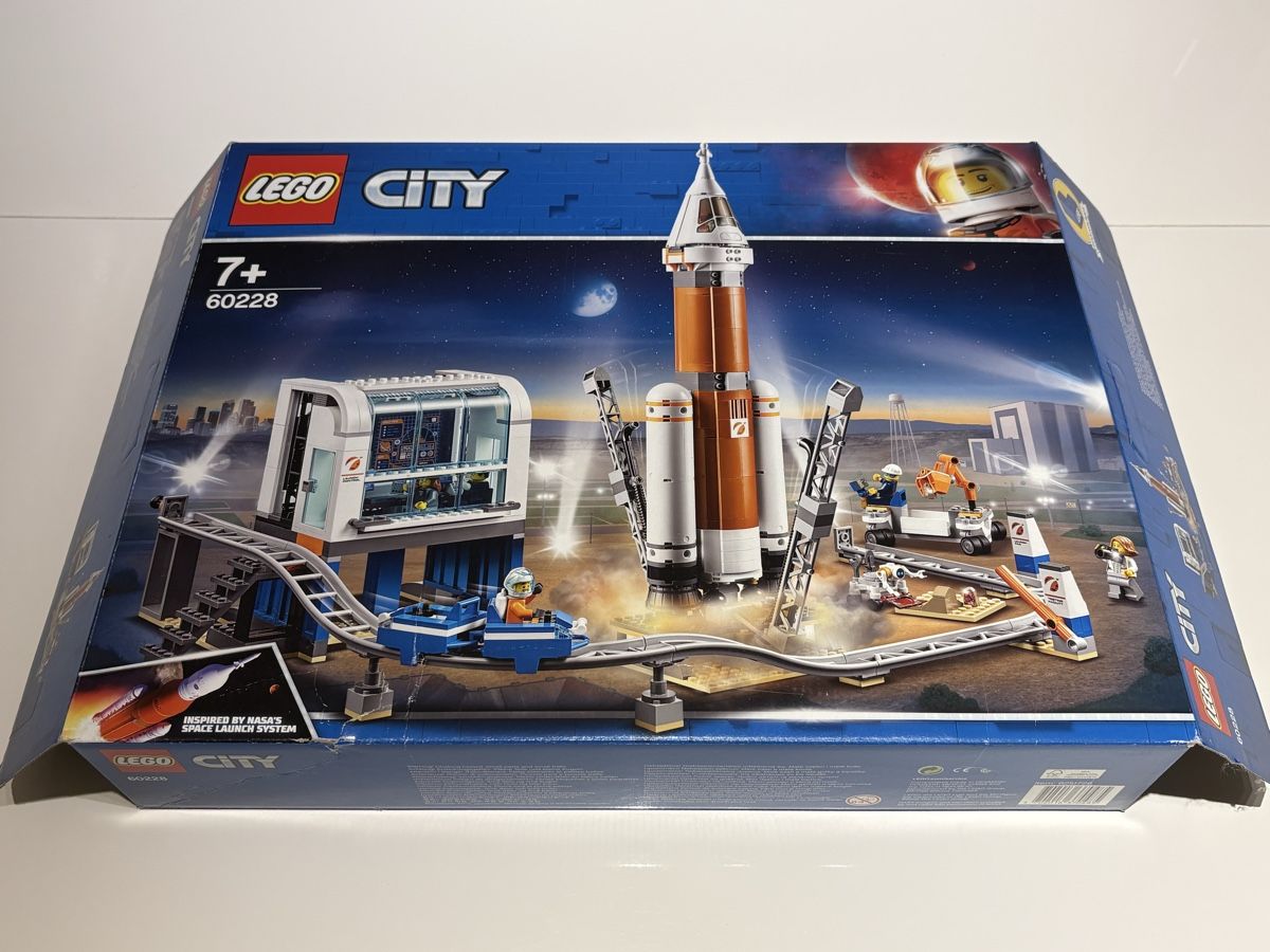 Lego Kit di costruzioni: LEGO City 60228 Deep Space Rocket and Launch Control + box – Usato da Chavannes-Renens venduto da PsyKOrion
