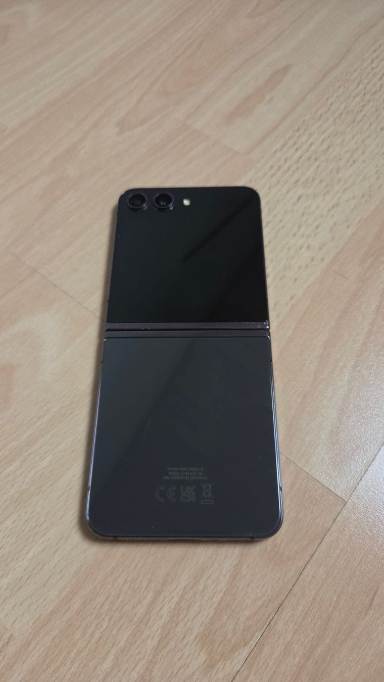 Samsung Telefoni cellulari / Smartphones: Samsung Z Flip5 – Usato da Bonstetten venduto da Vieri1 4