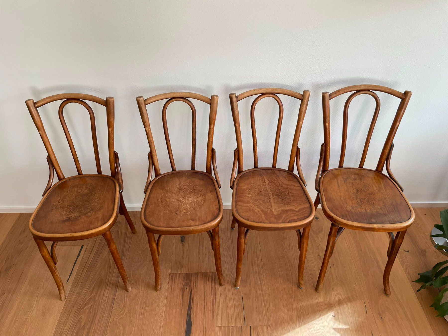 Chaises: 4 antike Bistro-Stühle – D'occasion à Kriens par Urban_LU