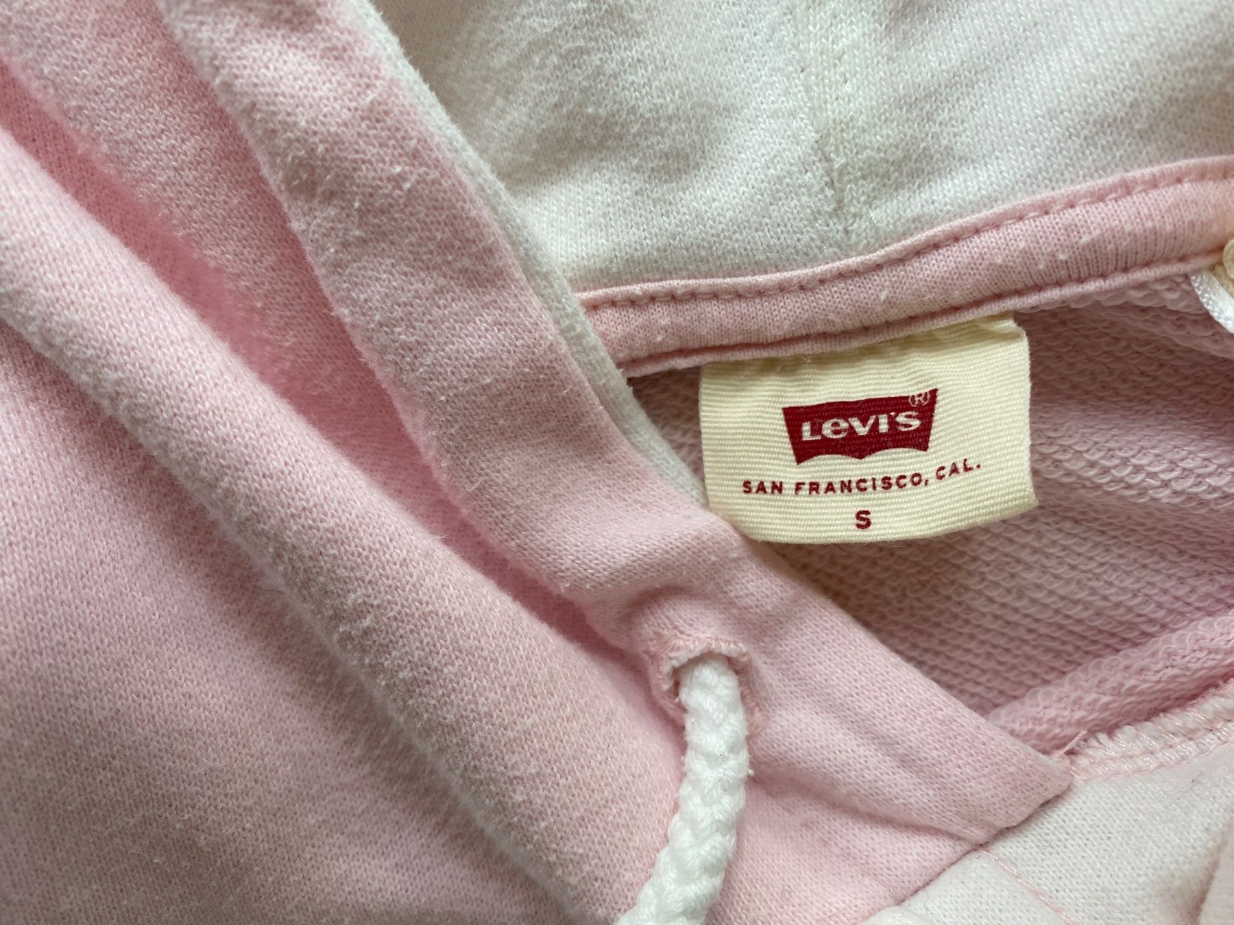 Kleiderpakete & -sets: Zwei Sweatshirts von LEVI'S, Gr. S – Gebraucht aus Anières von elenafred 2