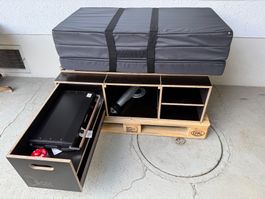 Camping-Box mit Tischfusssystem, Klappmatratze und Gaskocher