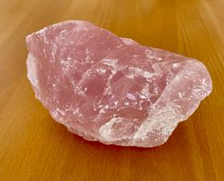 Rosenquarz Rohstein Kristall naturbelassen Zustand