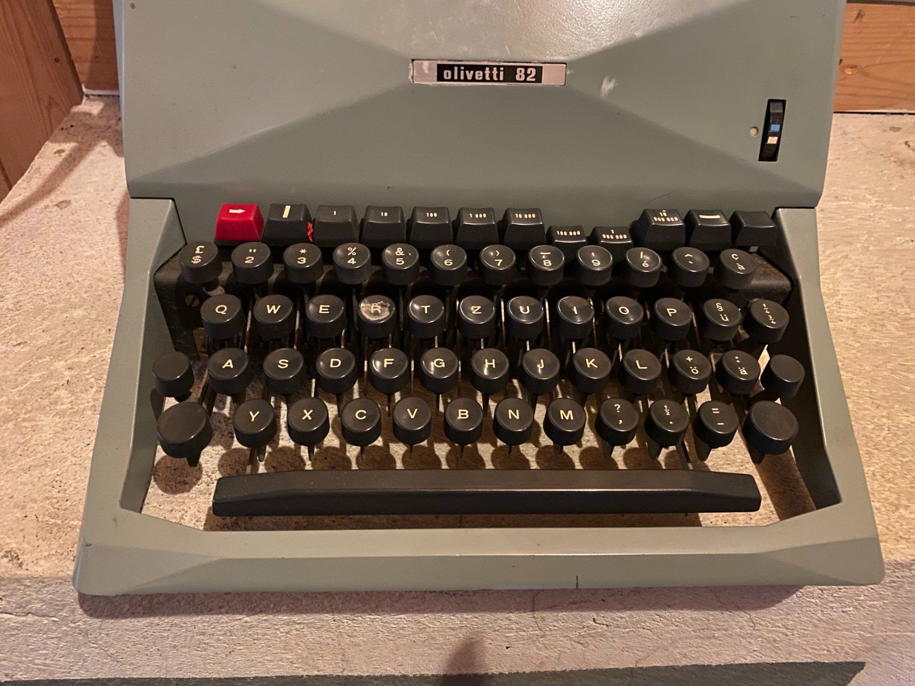 Olivetti Machines à écrire: Schreibmaschine Olivetti 82 – D'occasion à Kriessern par schwedenstahl_fan 1