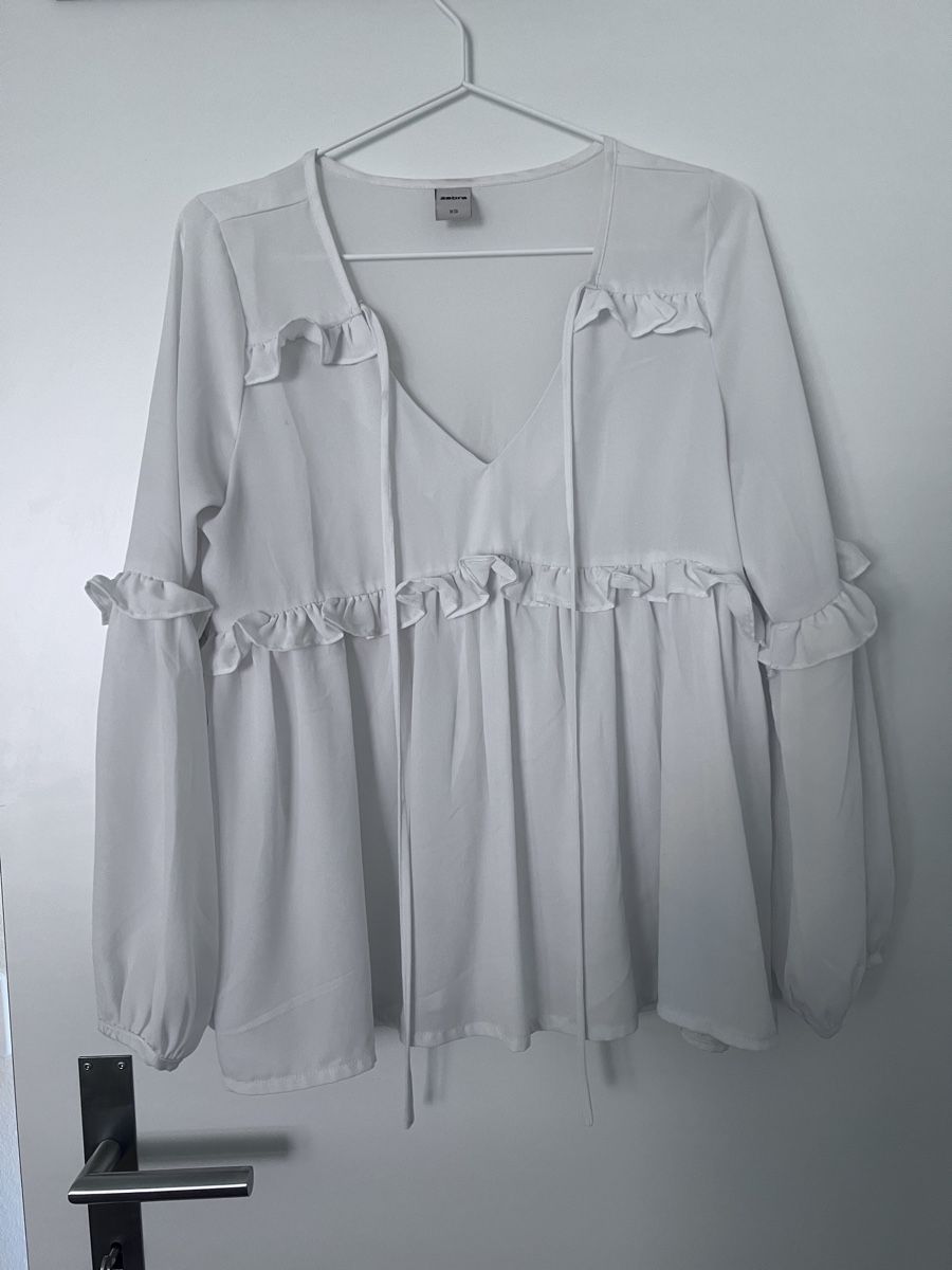 Blusen: Weisse Bluse mit Rüschen - Grösse XS – Gebraucht aus Neuenhof von UrbanBags