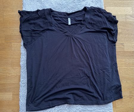 Damen T-Shirt schwarz Grösse 50/52 gebraucht