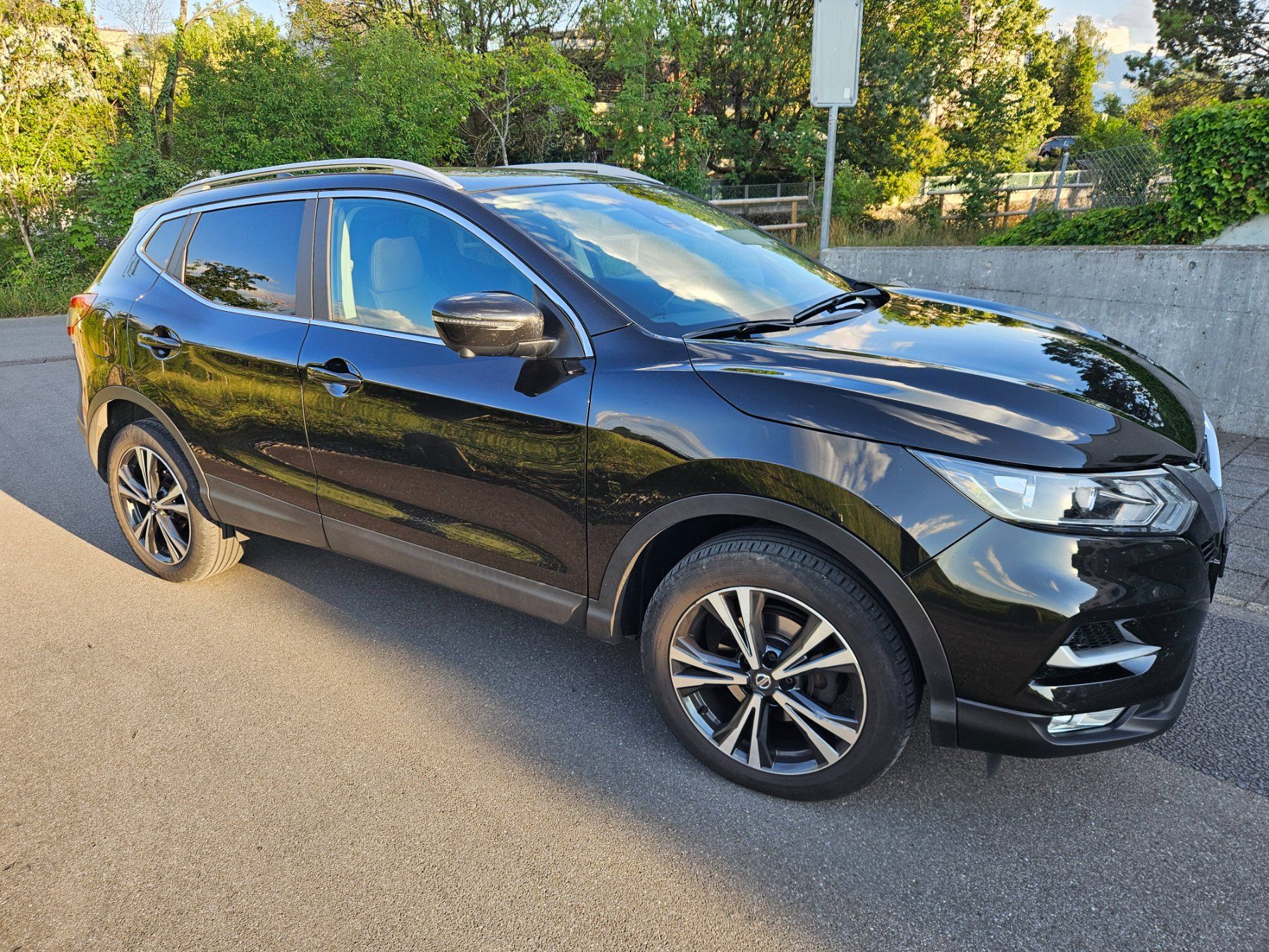 Nissan Autos: NISSAN Qashqai 1.5 dCi N-Connecta – Gebraucht aus Zug von coramo 3