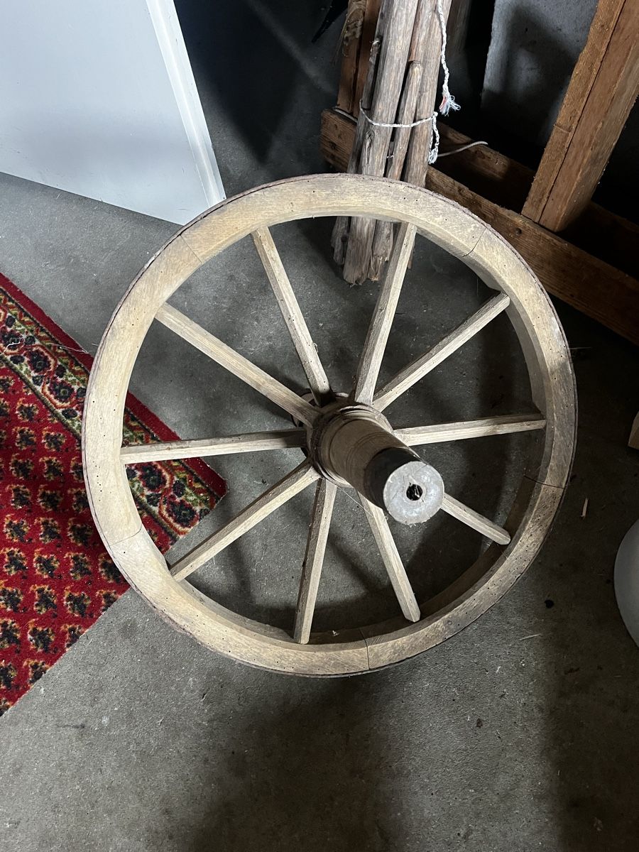 Pneus & Roues: Altes Holz Eisenrad – D'occasion à Hundwil par sim_shz6