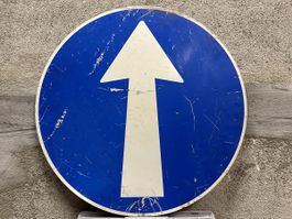 Verkehrsschild tafel Pfeil Fahrtrichtung 