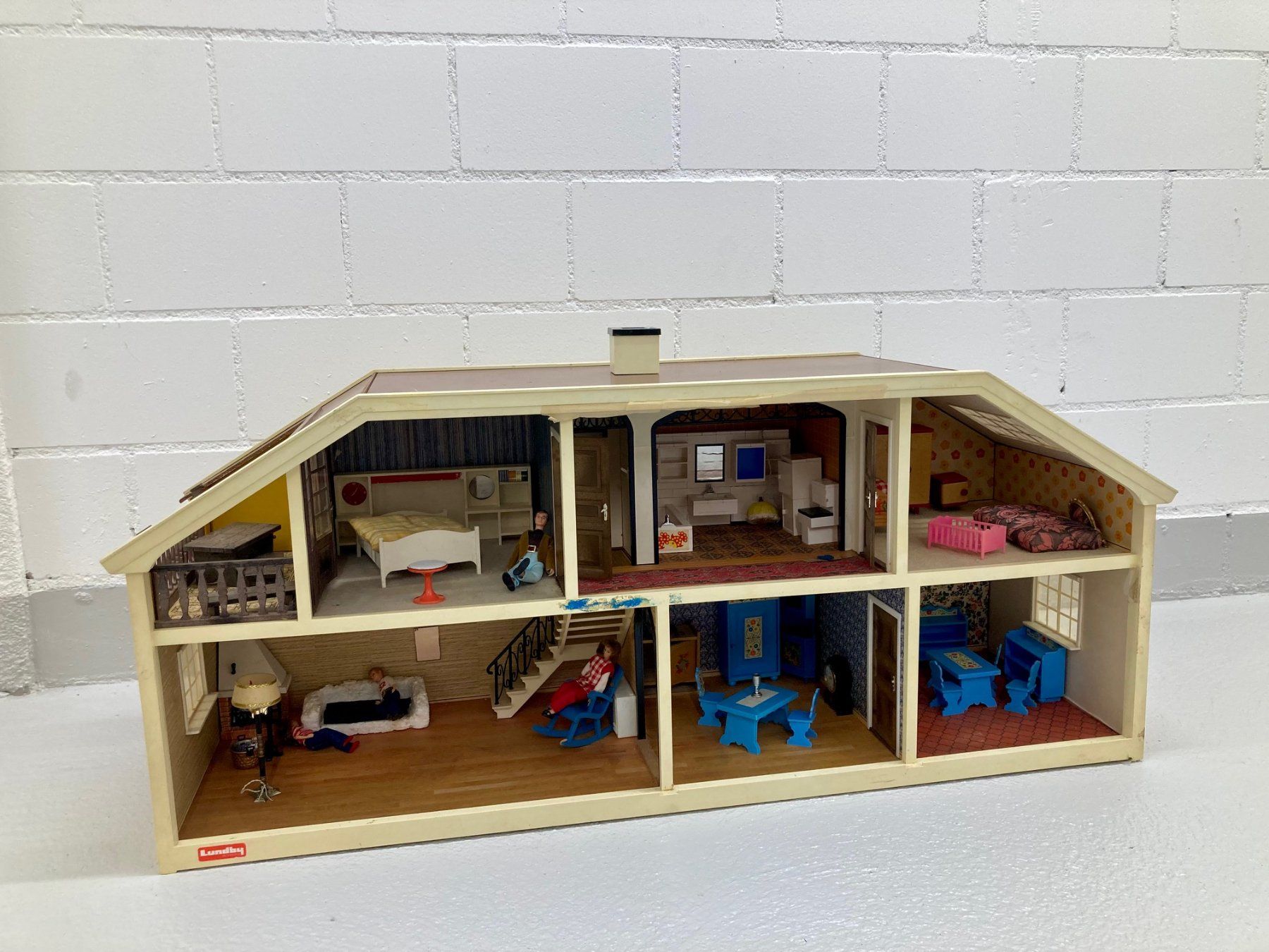 Lundby Puppenhäuser & -möbel: LUNDBY Puppenhaus mit Möbeln Original – Gebraucht aus Bertschikon Gossau von Phermes