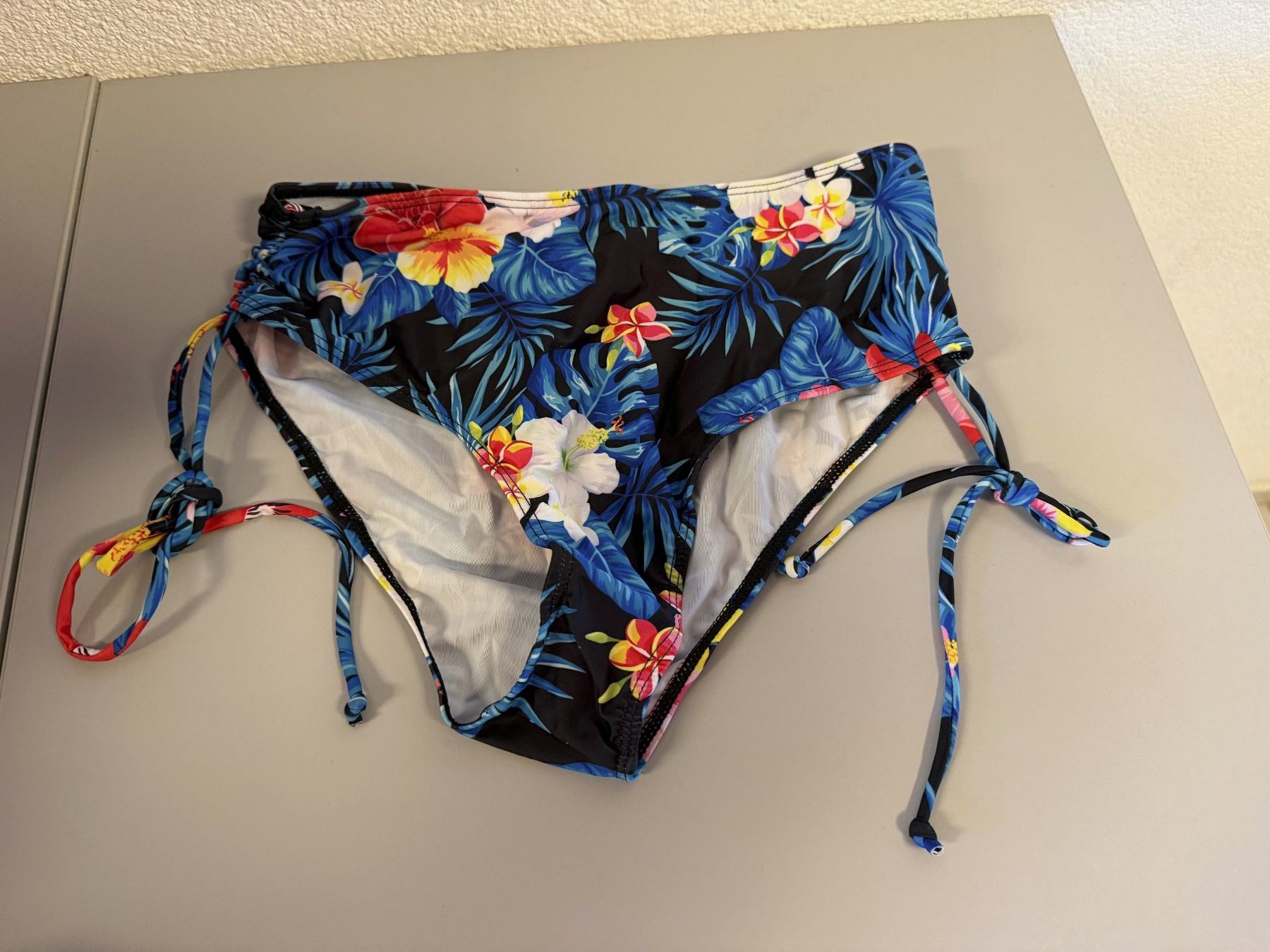 Shein Costumi da bagno & Bikini: Bikini Set, NEU, Gr. M, Himmelblau & Blumenmuster – Nuovo e nell'imballaggio originale da Riedt b. Erlen venduto da Malaika57 2