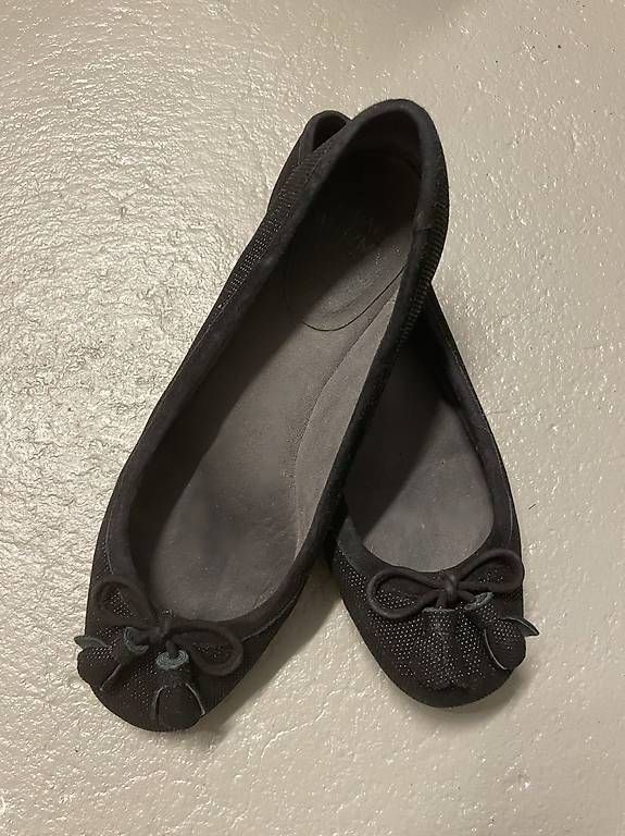 Stuart Weitzman Scarpe da donna: Stuart Weitzman Ballerinas – Usato da Zollikerberg venduto da LeonoraNuredini 1