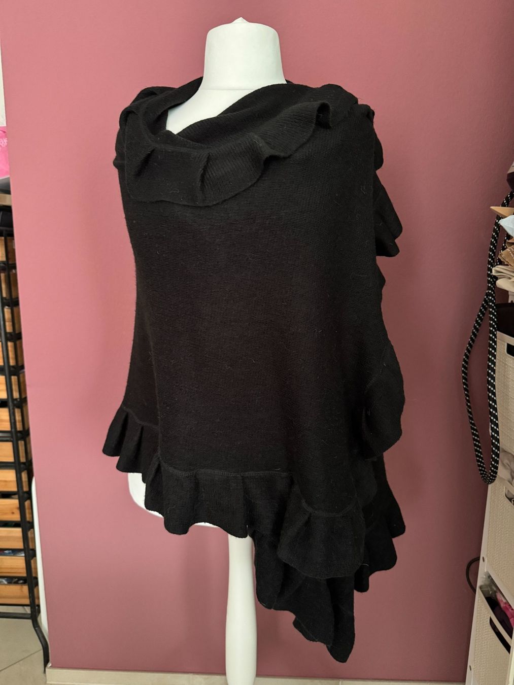 Foulard & Sciarpe: Schal / Umhang im schwarzen Strick – Usato da Muttenz venduto da einfach-schoen