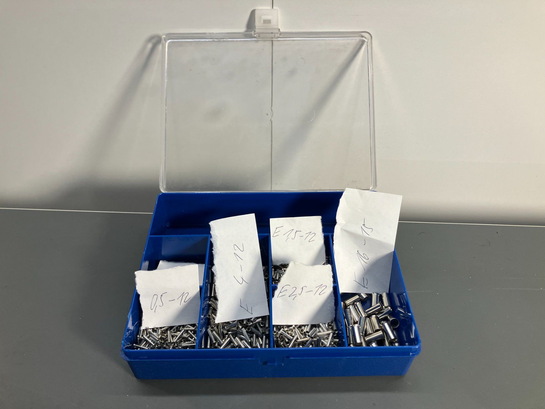 Alle Werkzeuge: Posten Anderendhülsen inkl. Sortierbox ab 1.- – Gebraucht aus Lichtensteig von Buy24International