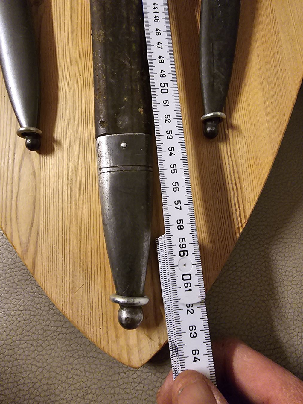 Schweizer Armee Stichwaffen: Schweizer Bajonette mit Wandtafel (D) – Gebraucht aus Rorschach von TimelessTrading 1