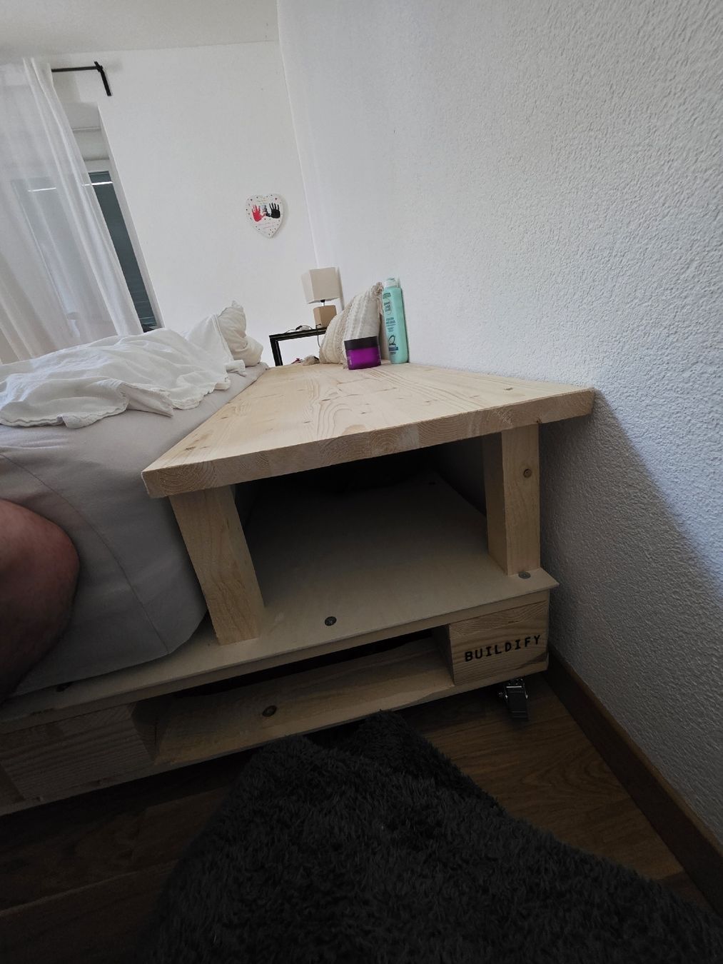 Betten: Bettgestell Palettenbau mit Rollen  – Gebraucht aus Lommiswil von Christian.Laslo 1