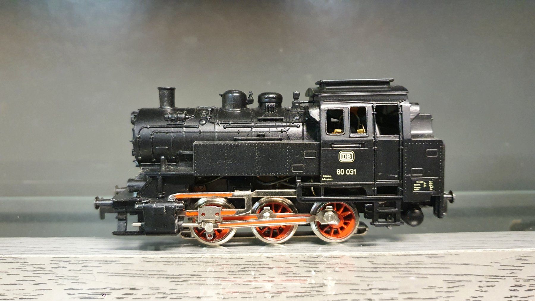 Märklin Modellini di ferrovie: MÄRKLIN: DB TENDERDAMPFLOK BR 80 – Usato da Biglen venduto da taunus82