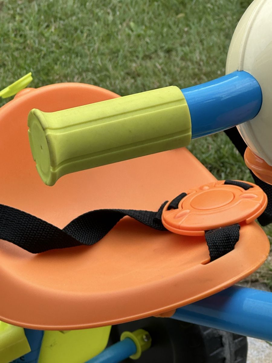Chicco Véhicules pour enfants: Süsses Chicco Dreirad mit Schubstange – D'occasion à Esslingen par mar_78x2 2