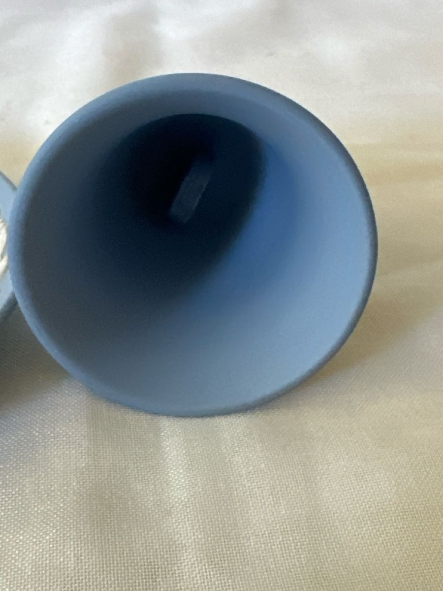 Alle Dekorationen: Glocke mit Unterteller NeuJahr 1982 hellblau Keramik – Gebraucht aus Zürich von Chaeffeler 5