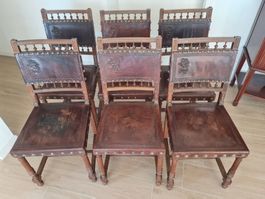 Lot 6 chaises anciennes en bois et cuir clouté-Henri II