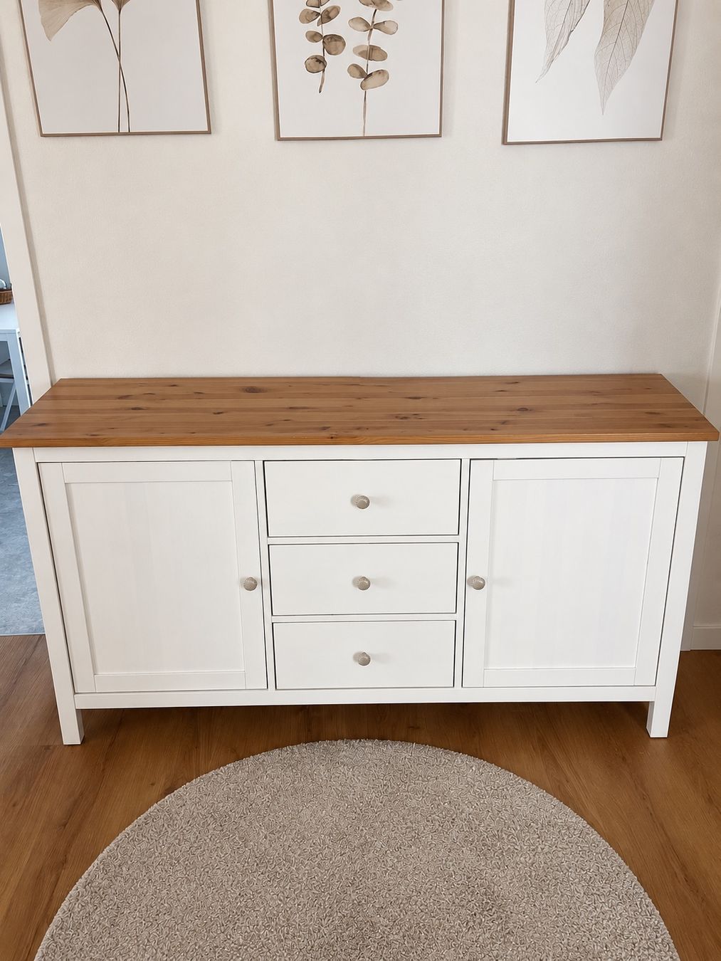 Ikea Commodes: Weisses Sideboard mit Holzplatte – D'occasion à Neuhausen par cha_29dk
