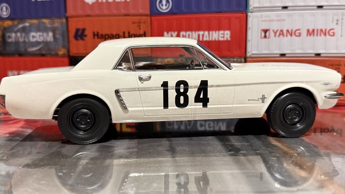 Ford Modellini d'auto: Ford Mustang Weiss  184 (Nr. 349/500 ) – Nuovo e nell'imballaggio originale da Basel venduto da Zomeg