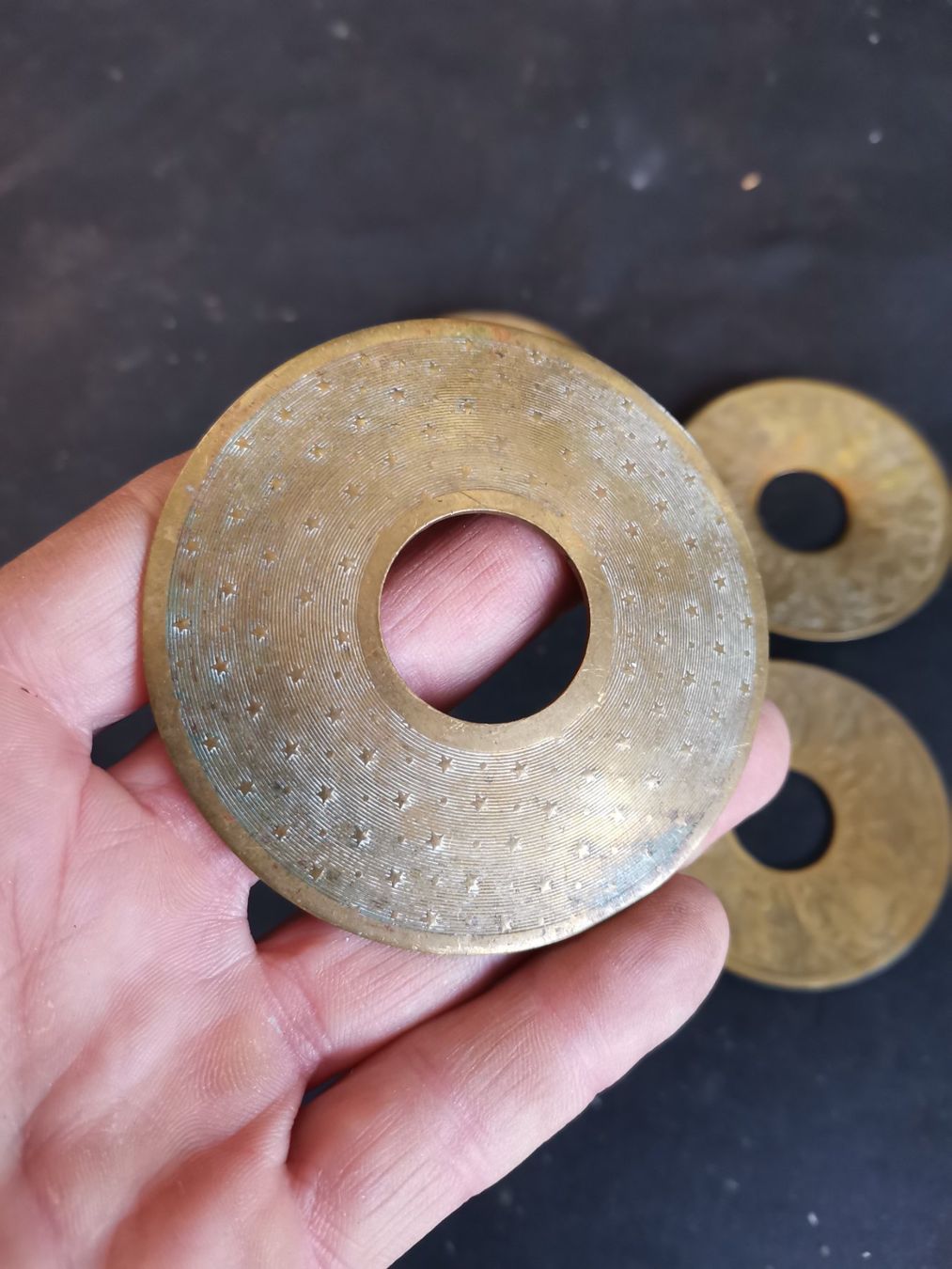 Supporti a parete: Bronze Abdeckung, Vorhanghalter Wandabdeckung Messing – Usato da Wiedlisbach venduto da materialkreislauf 3