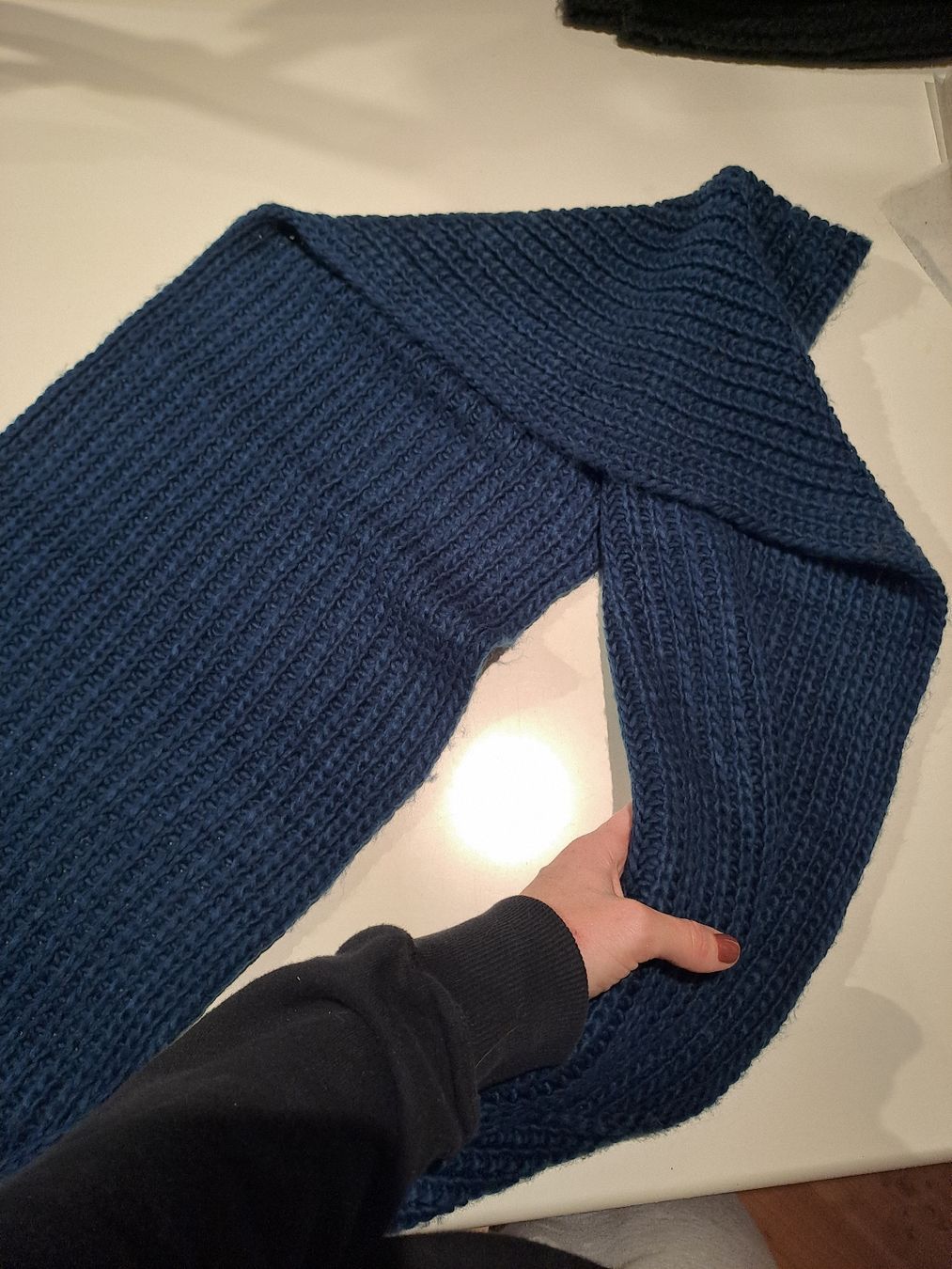 Foulard & Sciarpe: Écharpe bleu marine – Usato da Valeyres-sous-Montagny venduto da Romy. 2