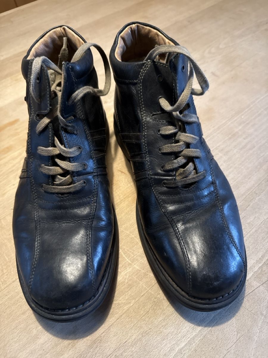 Chaussures hommes: Lederschuhe Herren Grösse 46 – D'occasion à Dettighofen (Lengwil) par Dolol
