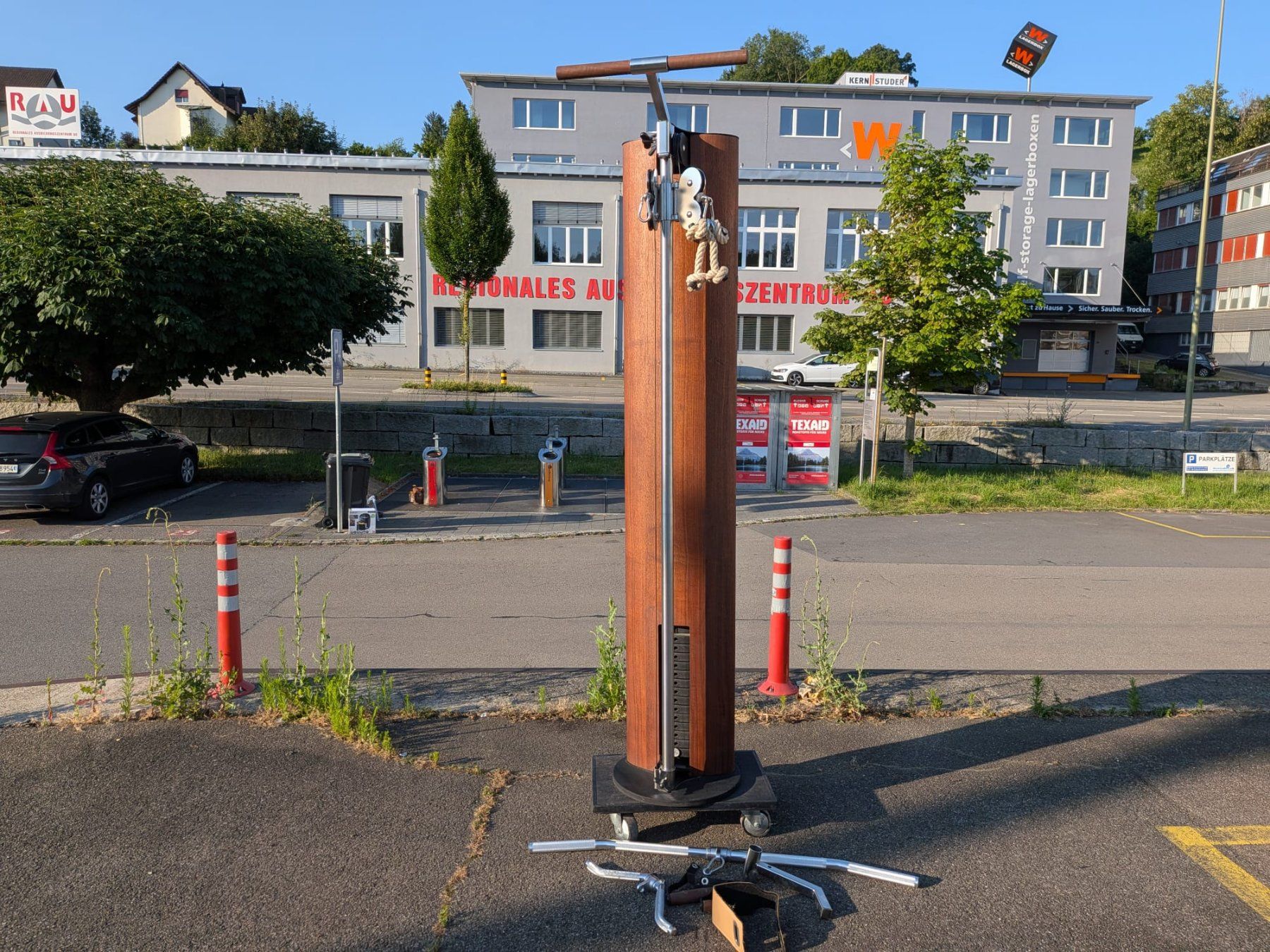 Nohrd Hometrainer: NOHrD SlimBeam - Nussbaum, 75 kg, komplett - Ref. 06/44 – Usato da Au ZH venduto da BrockiAu