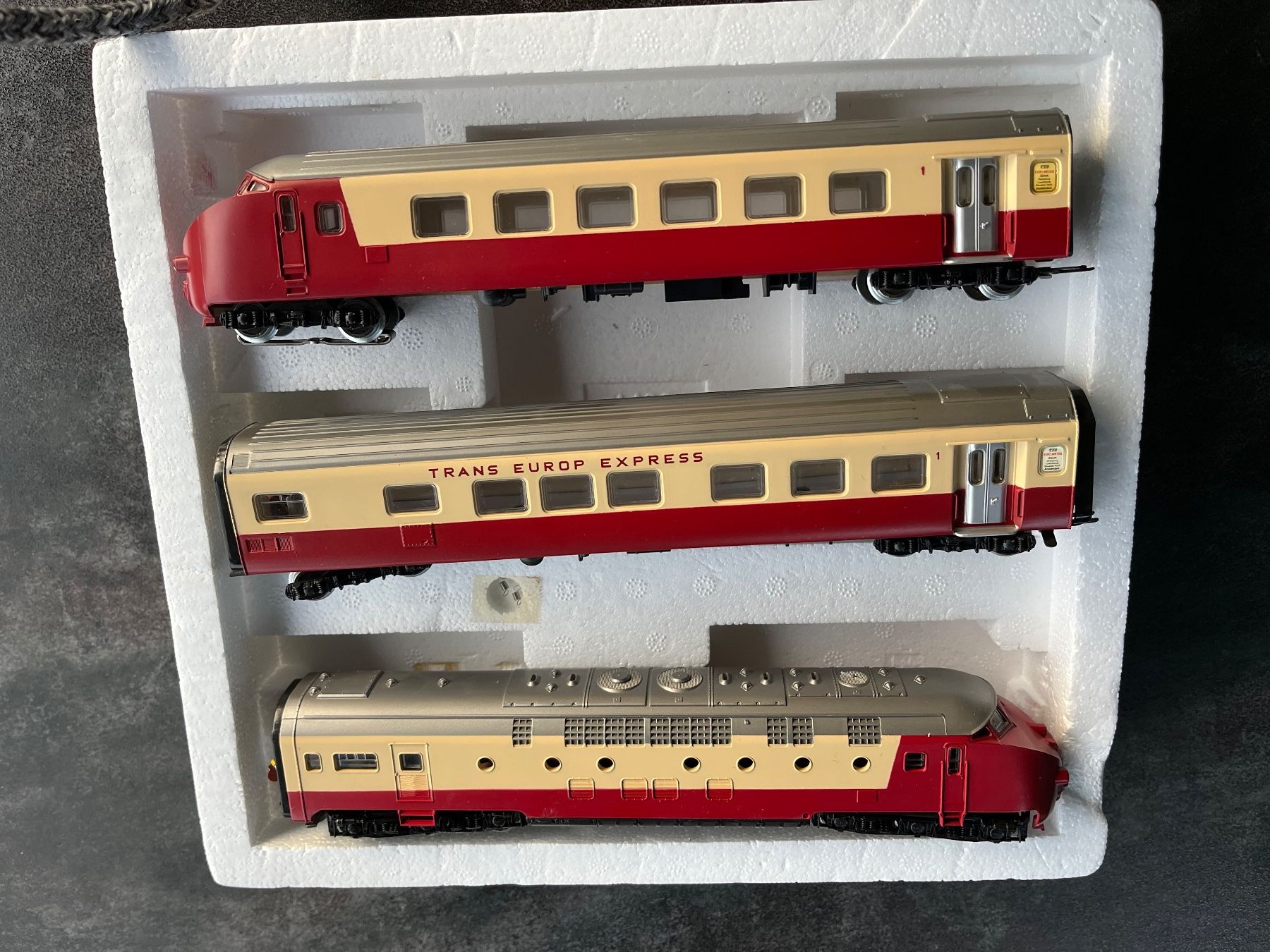Märklin Modelleisenbahnen: Marklin HO TEE Zug 3071, Trans Europ Express – Gebraucht aus Spiegel b. Bern von Burdicrew 3