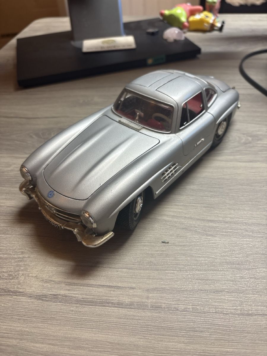 Mercedes-Benz Modellini d'auto: Mercedes Benz SL 300 1/18 – Usato da Schafisheim venduto da BrRa01