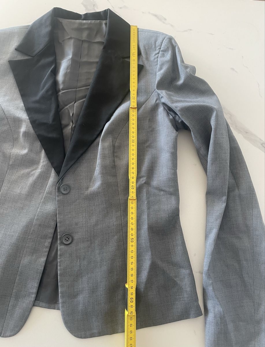 Jacken: Schicker Blazer mit schwarzem Kragen, Grösse 42 – Gebraucht aus Opfikon von janineschlosser 3