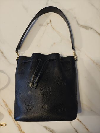 MCM Beuteltasche schwarz mit Innentasche