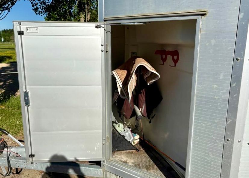 Wm Meyer Rimorchi: Van pour 2 Chevaux Meyer Montana Alu Prix à négocier – Usato da Echallens venduto da JAR69 4