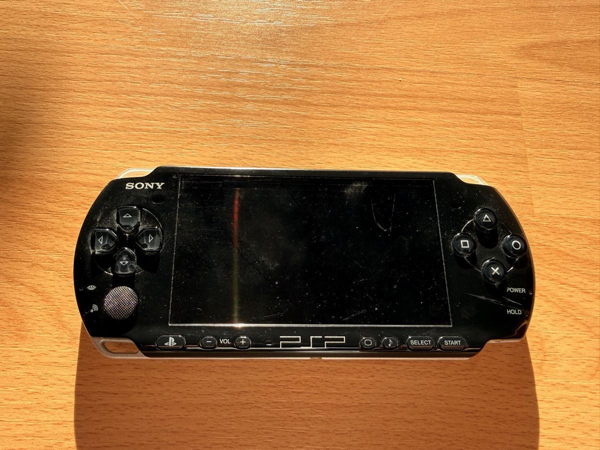 Sony Console: Sony PSP nera + 6 giochi – Usato da Arzo venduto da bro_l99m 1