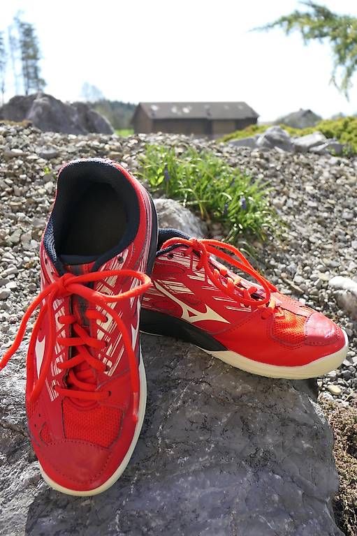 Herrenschuhe: Mizuno Hallenschuh rot Grösse 38 – Gebraucht aus Lenggenwil von Reto888 2