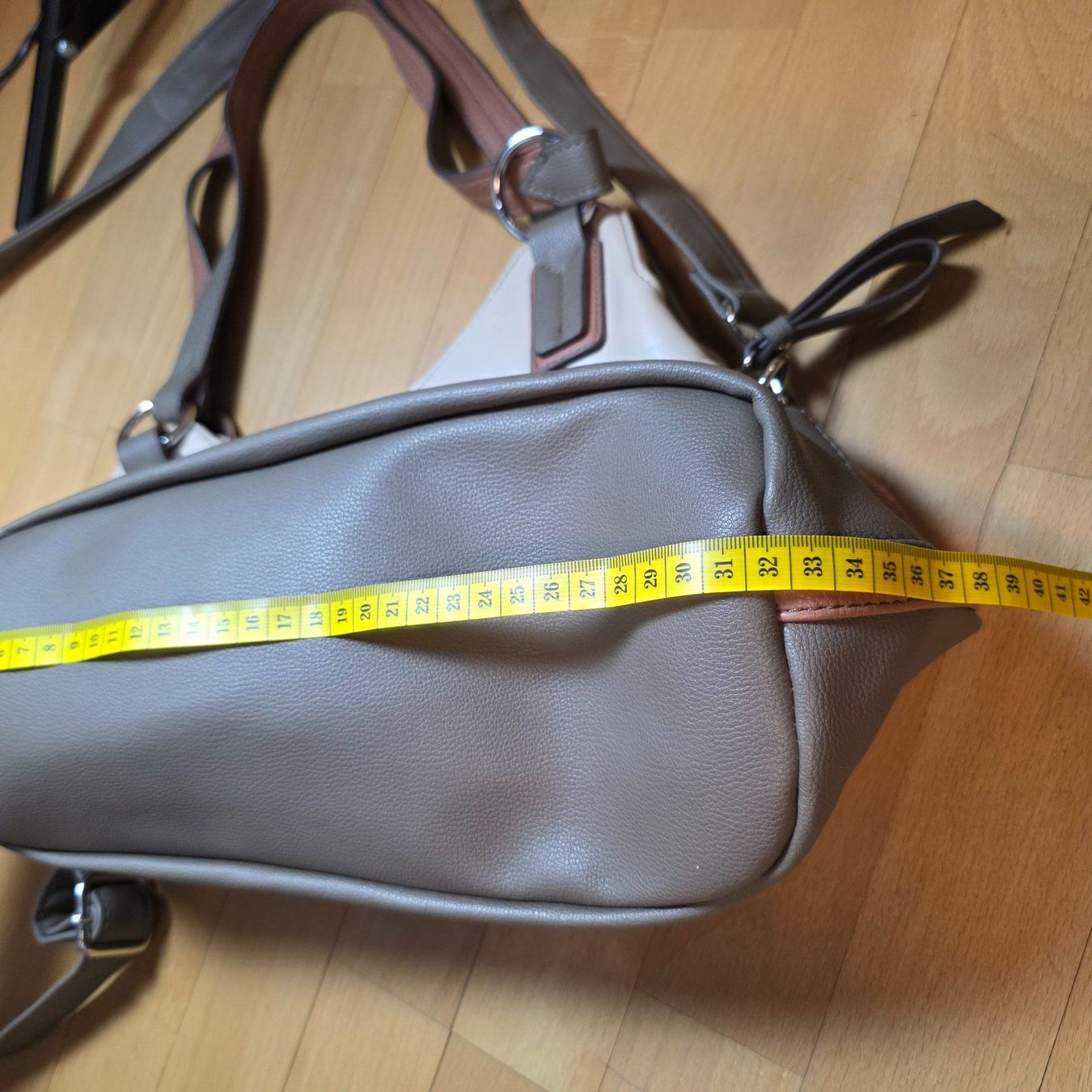 Tom Tailor Taschen für Damen: Tom Tailor Tasche, fast wie neu, drei Fächer – Gebraucht aus Wald ZH von CapLux 3