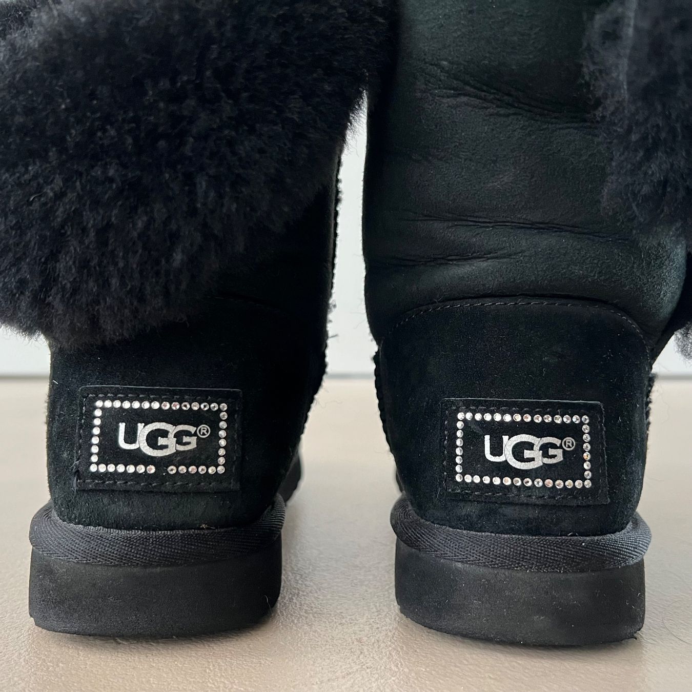 Ugg Damenschuhe: UGG Damen Bailey Button Bling Boot 🖤 – Gebraucht aus Zürich von ClosetQueen 7