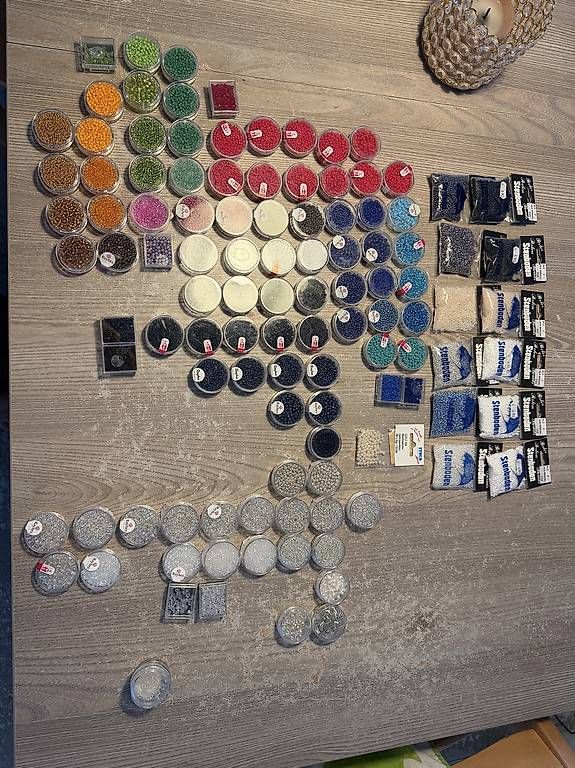 Statuette: Über 100 Packungen Perlen – Nuovo e nell'imballaggio originale da Bergdietikon venduto da soma2810