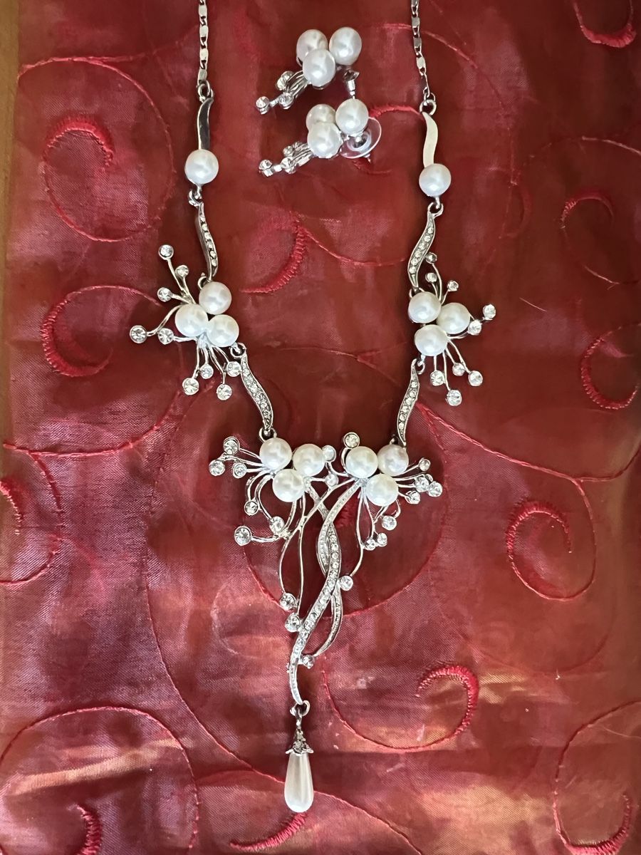 Colliers: Neues, Modeschmuck-Set! – Neuf avec emballage d'origine à Kallnach par sta_sy57