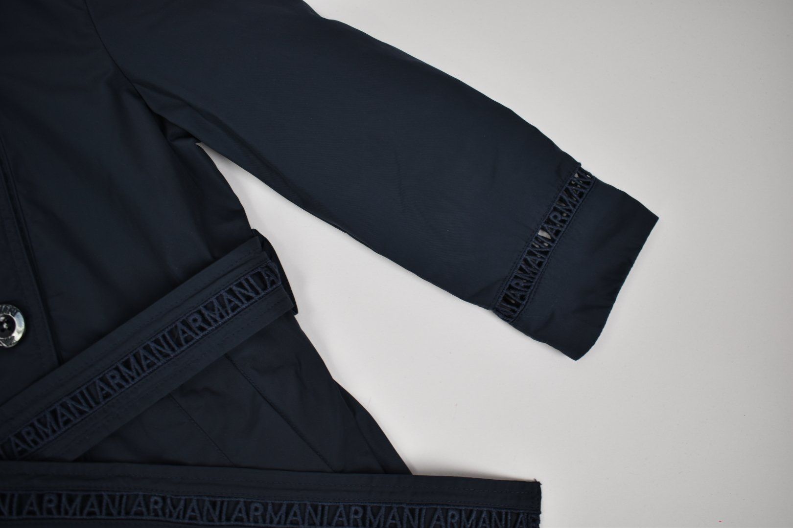 Armani Giacche & Cappotti: Armani Junior Trenchcoat, Mädchen, Gr.104 – Nuovo (secondo la descrizione) da Nürensdorf venduto da 2ND_STORY 3